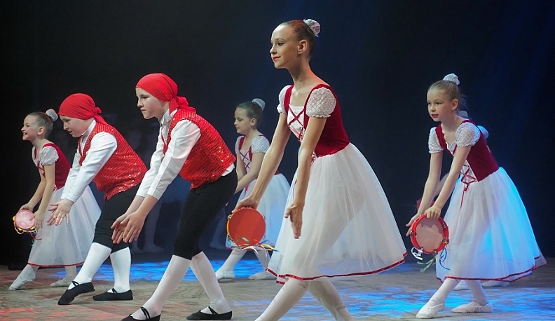 В Калуге состоялся отчетный концерт центра для всей семьи «Детки-конфетки»