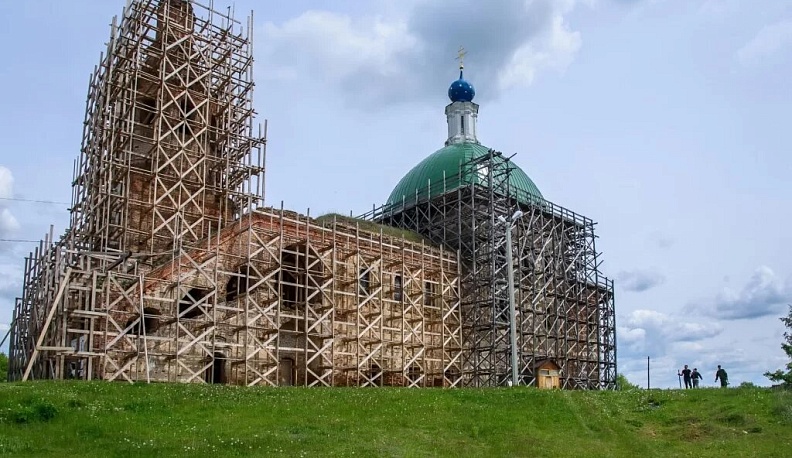В Калужской области реставрируют интерьеры церкви Успения в селе Боровенск