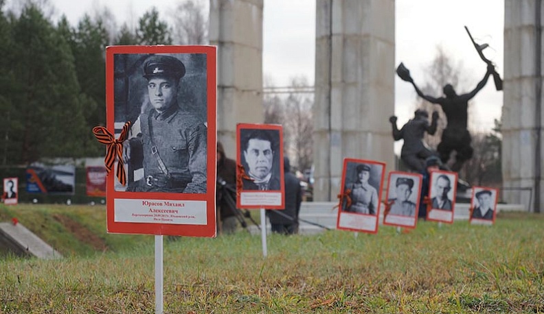 В Барсуках перезахоронили останки погибших в 1942 году десантников