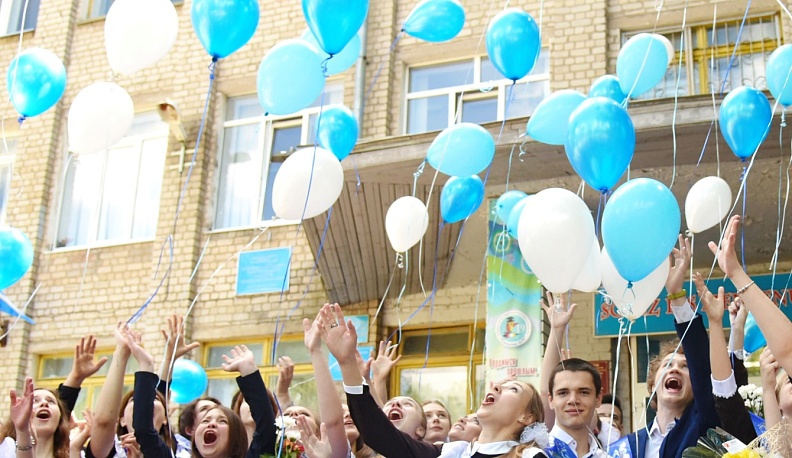 В Калуге проходят последние звонки у одиннадцатиклассников