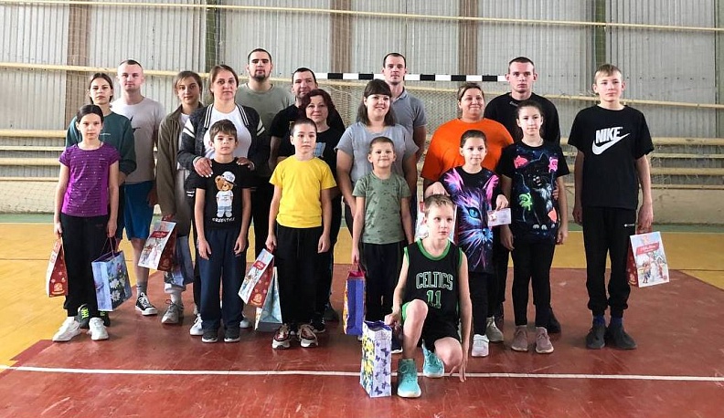 Жиздринские семьи посоревновались друг с другом на спортивном празднике