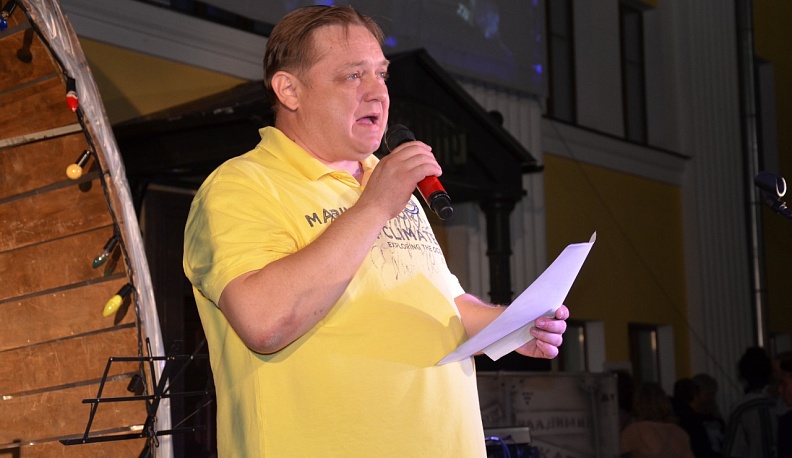 В Калуге у драмтеатра проходит трёхдневная газон-пати