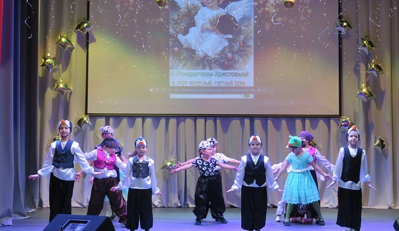 Фестиваль «Рождественская звезда» прошел в Спас-Деменске 