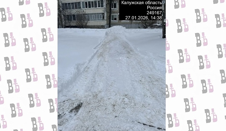 В Обнинске после просьбы жителей в интернете почистили тротуар 