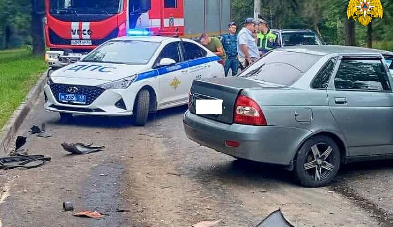 В Калуге столкнулись «КАМАЗ» и «Приора»