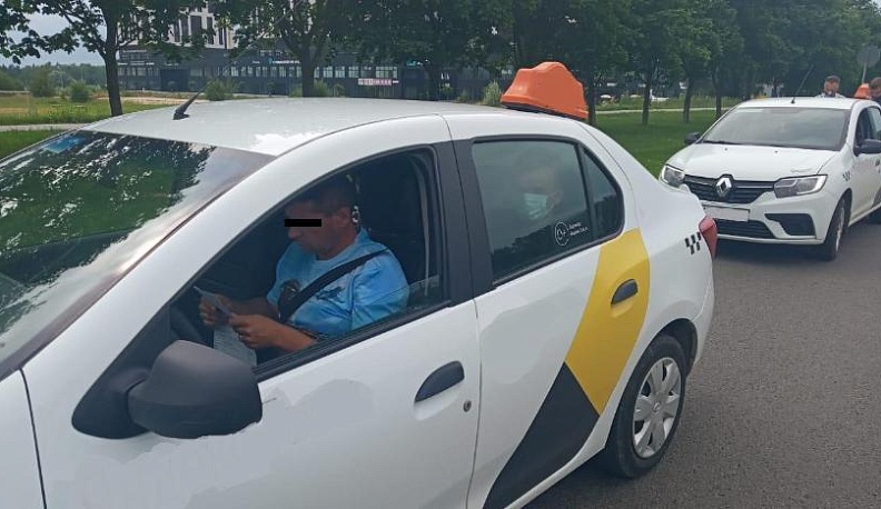 В Обнинске проверили таксистов на соблюдение масочного режима