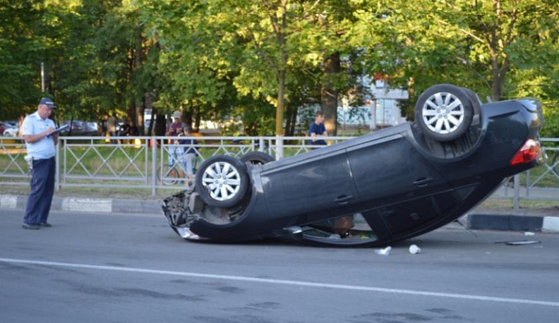 Семилетний мальчик получил травмы в перевернувшейся легковушке