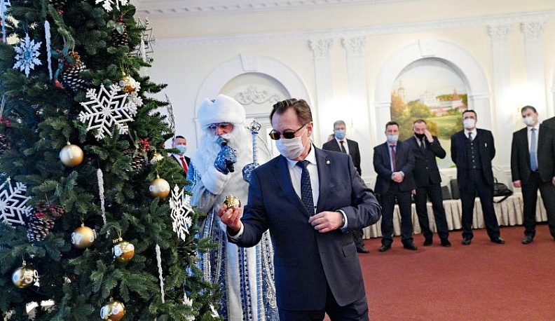 Калужские чиновники исполнят новогодние мечты детей