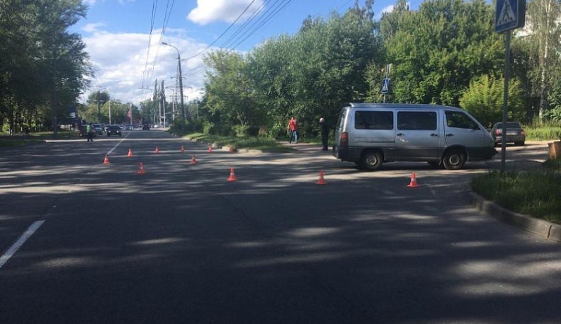 В Калуге столкнулись иномарка и микроавтобус