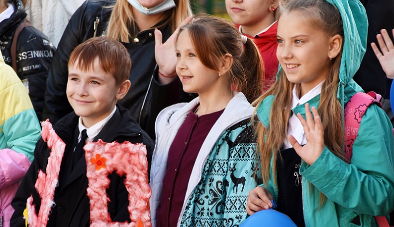 В Людинове торжественно открылся 30-й учебный год Дома детского творчества