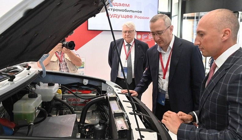 Владислав Шапша предложил использовать калужский опыт при производстве электрогрузомобилей