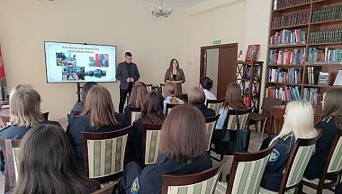 В Калужской областной библиотеке им. В. Г. Белинского прошло патриотическое мероприятие «История волонтерского движения. Волонтеры СВО»