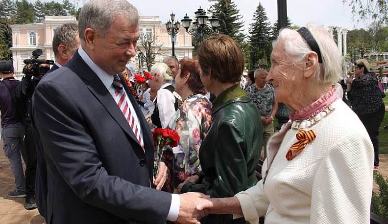 Анатолий Артамонов в Кисловодске почтил память погибших солдат 