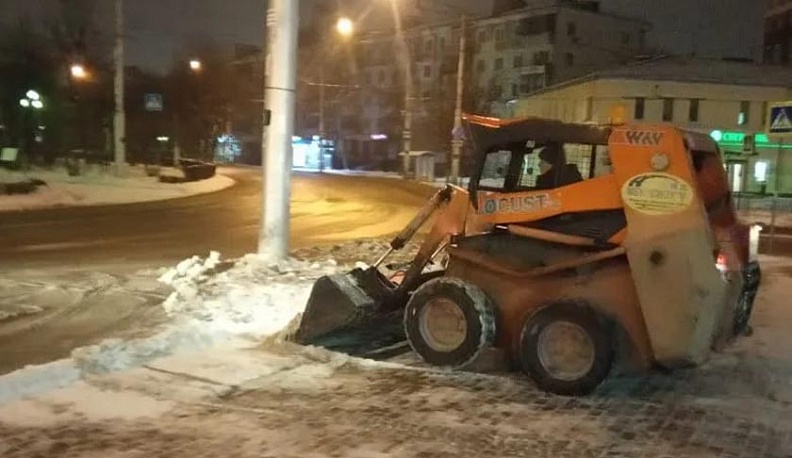 В Калуге 68 машин устраняли последствия ледяного дождя