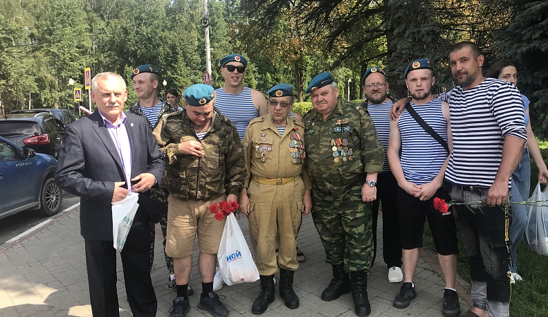 В Обнинске вручили награды ветеранам ВДВ