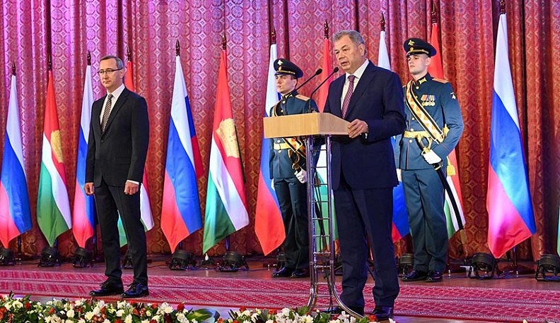 Анатолий Артамонов призвал команду нового губернатора решать проблемы коллективно