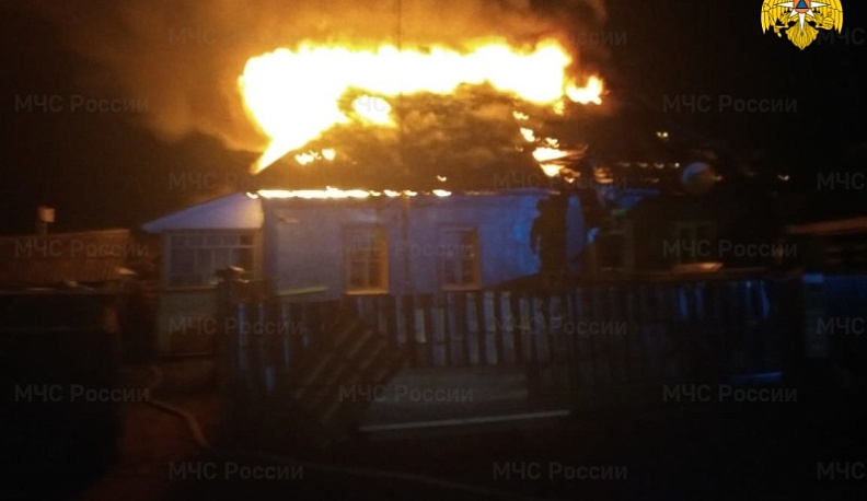 За ночь в Калужской области огонь подпалил два дома 