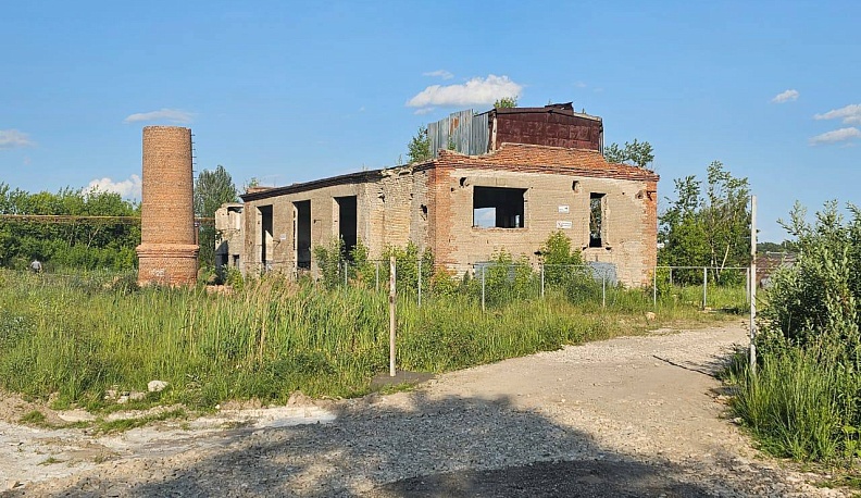 В Калуге после вмешательства прокуратуры сносят опасные здания на «Хрусталке»