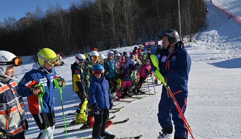 Александр Андриенко провел мастер-класс для юных калужских горнолыжников