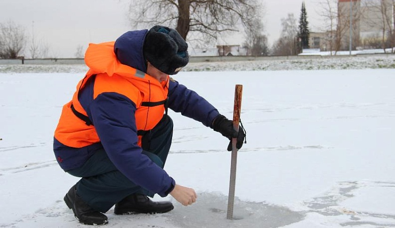 В МЧС измерили толщину льда на водоемах Калужской области