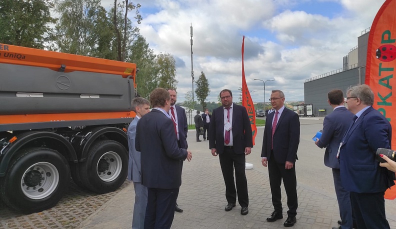 Калужский губернатор и федеральный министр цифрового развития посетили выставку на форуме «Цифровая эволюция»