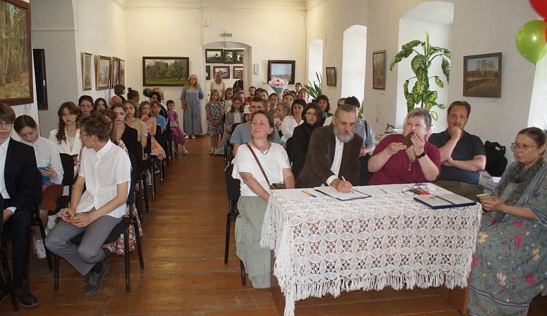 В Козельске представили дипломные работы юные художники студии имени игумена Илариона