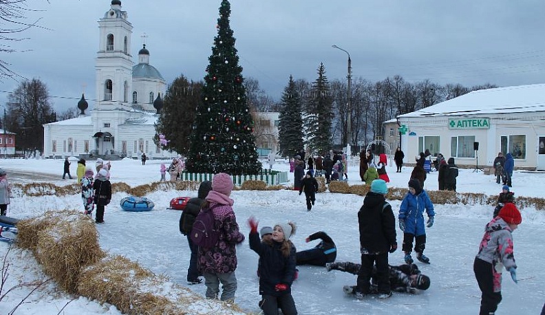 В Тарусе зажгли огни на новогодней ёлке