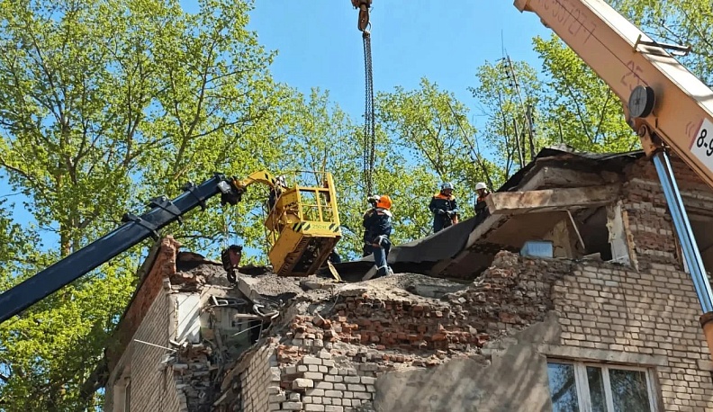 В Малоярославце более 80 человек участвовали в разборе завалов после хлопка газа в общежитии