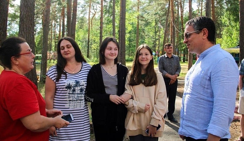 Калужский градоначальник проверил условия проживания жителей Мариуполя в городе