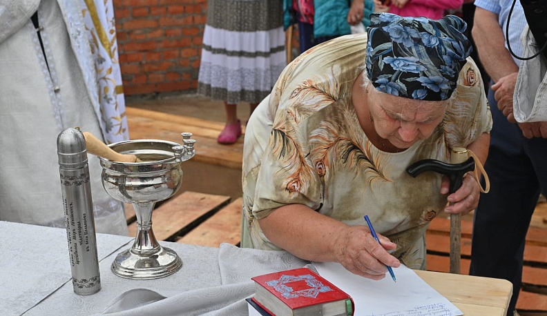В Калуге на месте родового имения дворян Унковских освятили основание строящейся церкви