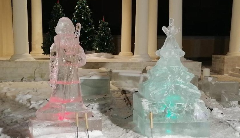 В Калуге создали еще три ледяные фигуры для уличной выставки