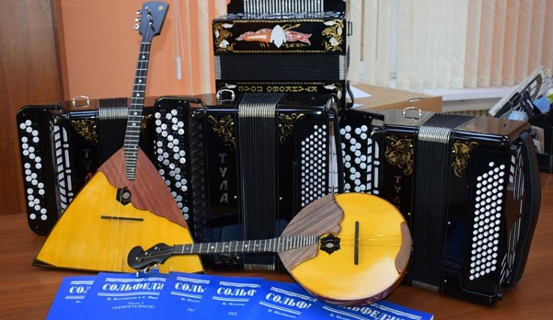 В музыкальные школы Калужской области купили инструменты и оборудование на 13,3 млн. рублей