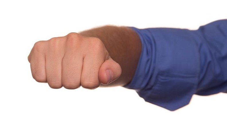 В Балабанове мать и сын побили росгвардейца