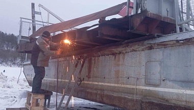 Специалисты начали ремонт наплавного моста через Дугну в Ферзиковском округе