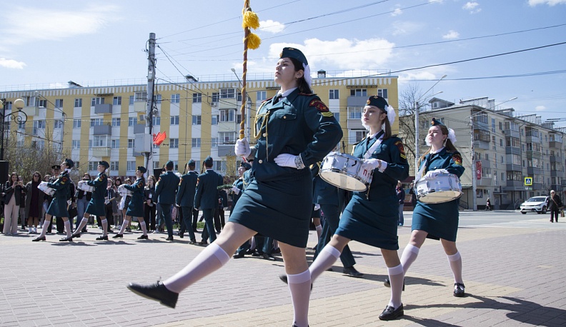 Калужские школьники продемонстрировали фланкировку и фигурную маршировку