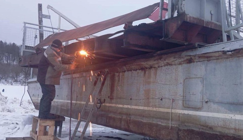 Специалисты начали ремонт наплавного моста через Дугну в Ферзиковском округе