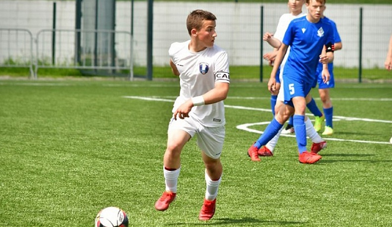 Пятерых футболистов из Калуги вызвали в сборные России