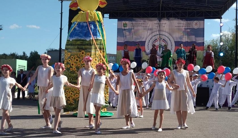 Фестиваль народных культур в Малоярославце собрал многочисленных представителей национальных диаспор Калужской области