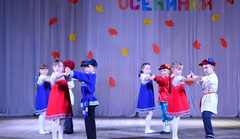 В Людинове прошёл детский фестиваль-конкурс «Кузьминки-осенинки»