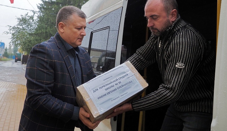 Калужские парламентарии отправили учебники в ЛНР