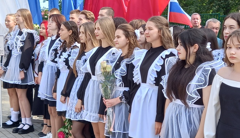 Председатель Законодательного Собрания  Калужской области Геннадий Новосельцев посетил кондровскую школу в День знаний