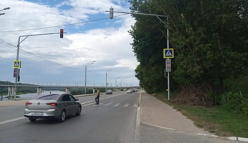 В Калуге на улице Набережной установлен новый светофор