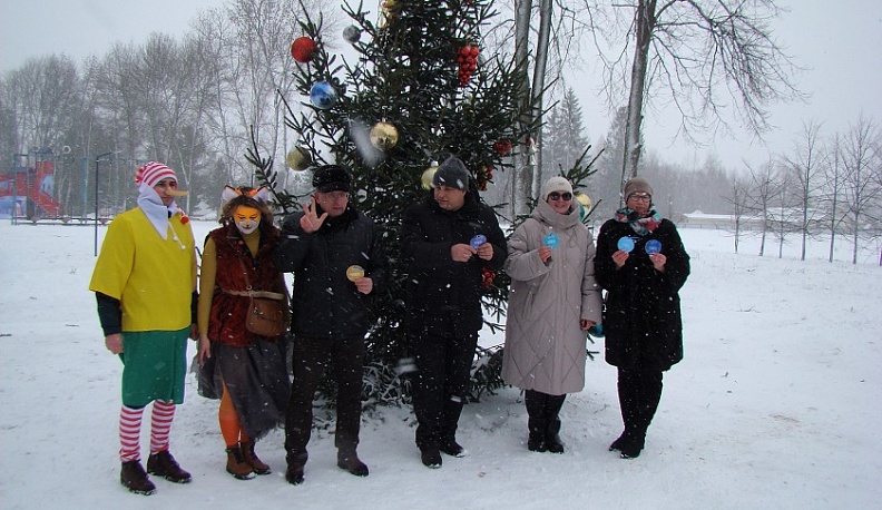 В Барятинском округе зажгли огни на главной новогодней елке
