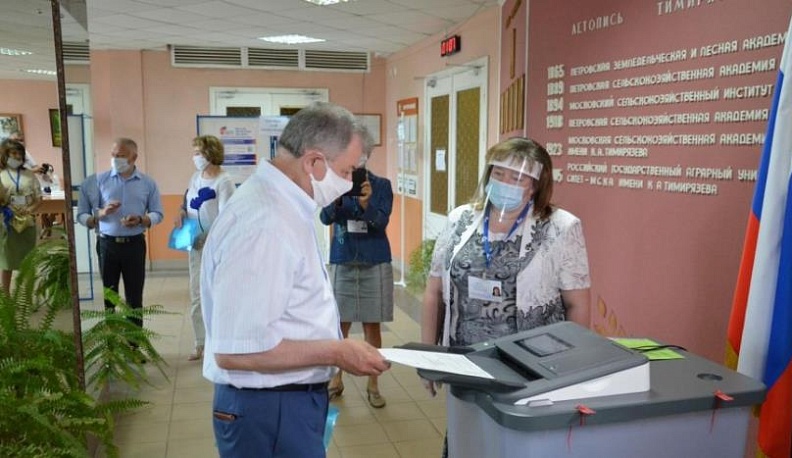 Анатолий Артамонов призвал калужан выразить свое мнение по поправкам к Конституции