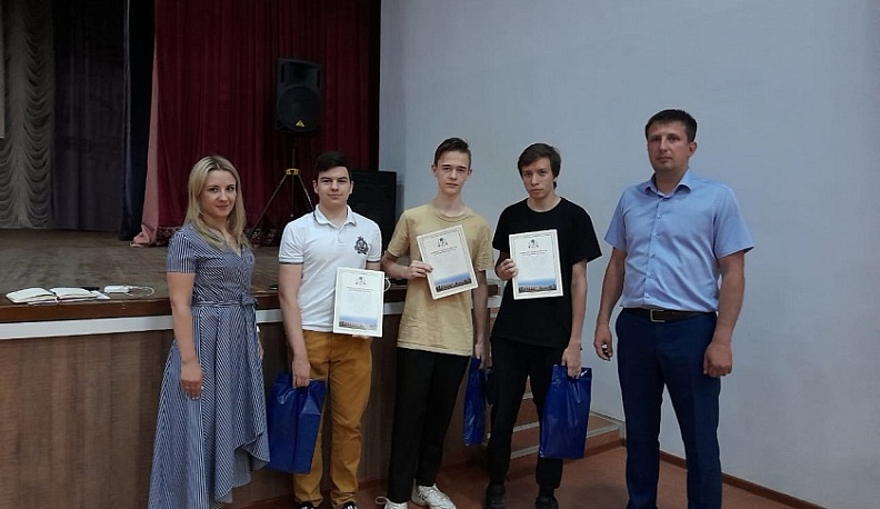 В Жуковском районе наградили победителей турнира по парламентским дебатам
