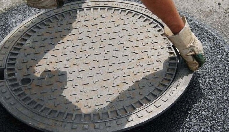 На 7 улицах Калуги появились «плавающие» люки
