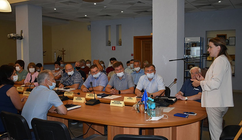 Детский омбудсмен рассказала работникам «Кировской керамики» о детских пособиях