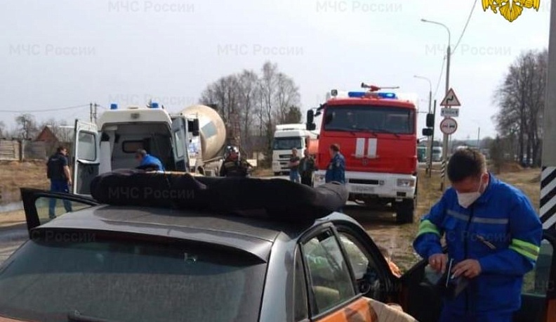 81-летний водитель "Ауди" попал в реанимацию после ДТП на встречке в Калужской области