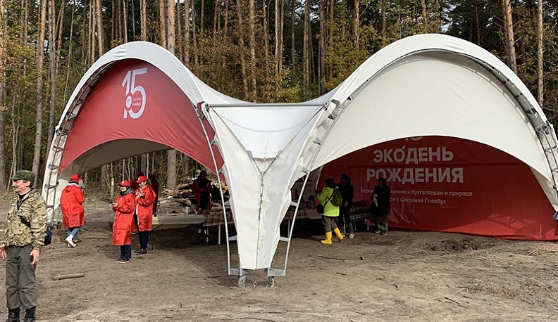 Бухгалтеры и Хохуля высадили гектар леса в нацпарке «Угра»