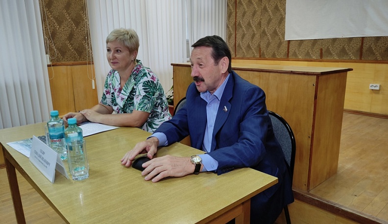 Геннадий Скляр встретился с общественниками в Резвани